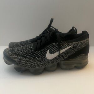 Women’s NIKE AIR VAPORMAX FLYKNIT SIZE 11 Oreo